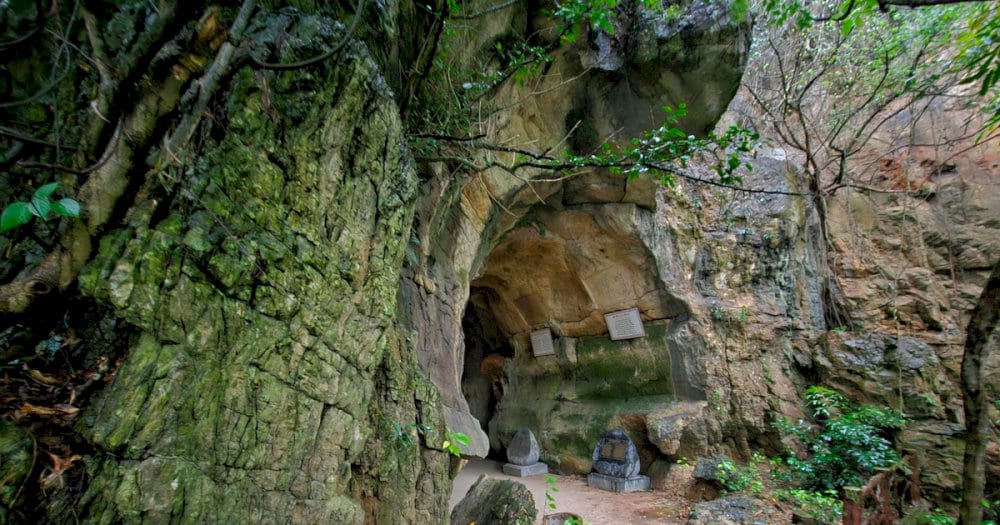Hang Mắt Rồng 
